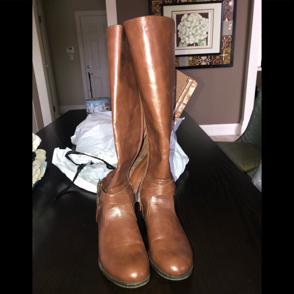 Tall riding boot